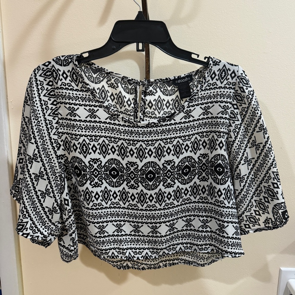 Stoosh Women's flowy crop top size small